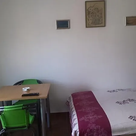 Pod Lozom Sutomore شقة