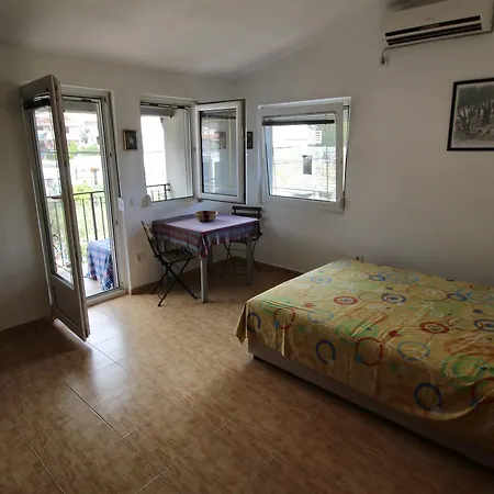 Apartment Pod Lozom Sutomore